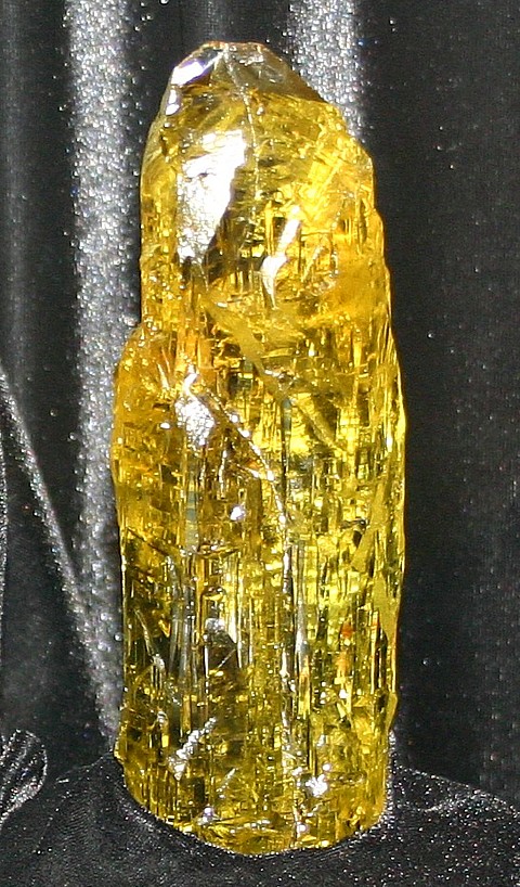 heliodor beryl crystal