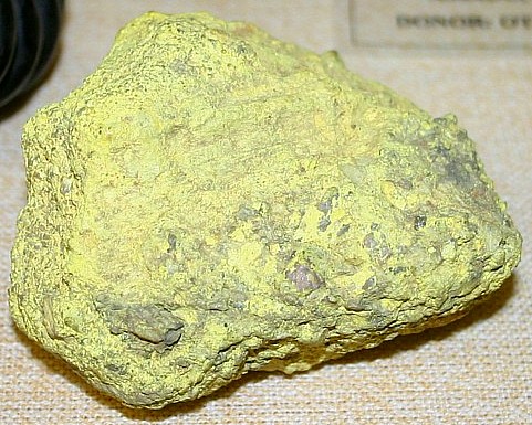 what does uranium look like