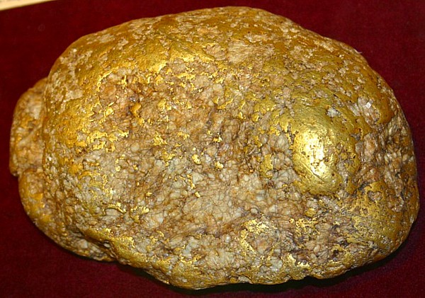 raw gold in rock